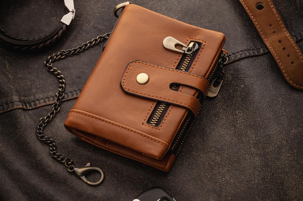 3-Classic cars, jewellery and handbags_2474957935-1000x666