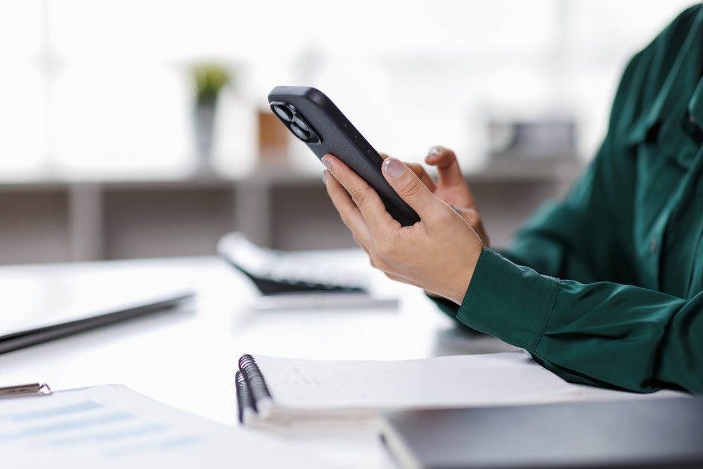 Business,Asian,Woman,Having,Phone,Conversation,With,Client,In,Office.